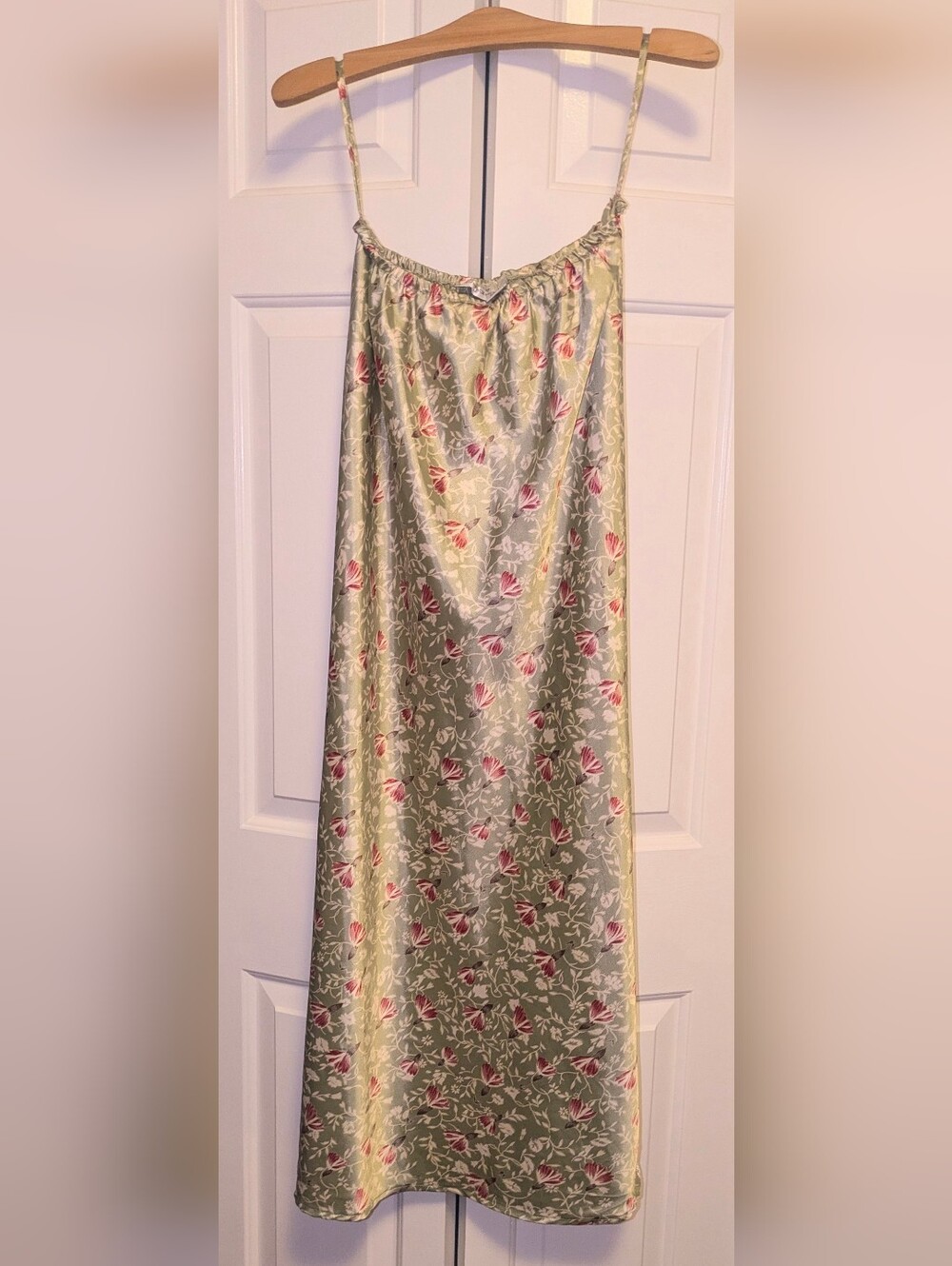 Le Chateau Rayon Maxi Skirt Sz Lg, Green w. Red Floral Print, EUC